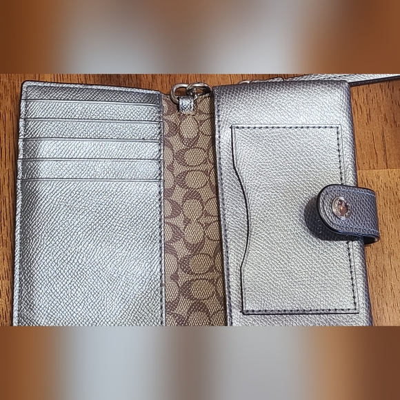 Coach wristlet - Picture 4 of 6
